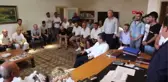 MUĞLA Bodrum'da satış yapması yasaklanan midyeciler Belediye Başkanı Aras'ı ziyaret etti
