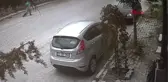 ISPARTA Park halindeki araca zarar gelmemesi için etrafını brandayla kapattılar