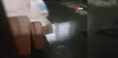 Şiddetli yağış sonrası kanalizasyon suları evini bastı
