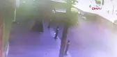 BAĞCILAR'DA MOTOSİKLET İLE TAKSİNİN ÇARPIŞMASI KAMERADA
