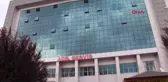BURDUR Motosiklet yön tabelasına çarptı Baba öldü, 2 çocuğu yaralandı
