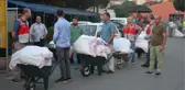 Oy pusulalarını el arabalarıyla taşıdılar