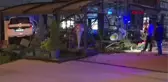 KONTROLDEN ÇIKAN OTOMOBİL KAFEYE DALDI