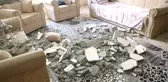 Evlerinin tavanı çöken anne ile oğul ölümden döndü