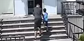 Kapkaç anı güvenlik kamerasında