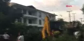 SAKARYA Sapanca'da yola devrilen ağaç, ulaşıma kapattı