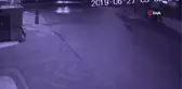 Polisten kaçan otomobil yayaların arasına böyle daldı