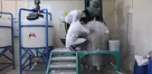 Yaz tatillerinde okullar için boya üretiyorlar