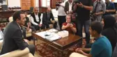 Vali Öksüz LGS'nin başarılı ikizlerini ödüllendirdi