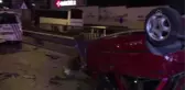 Otomobil bariyere ve polis aracına çarptı: 8 yaralı