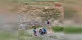 TEKİRDAĞ ÇOCUKLAR, KAZDIKLARI ÇUKURDA ÇAMUR BANYOSU YAPTI