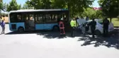 MALATYA Halk otobüsü, önce otomobile sonra uyarı levhası ile ağaca çarptı 7 yaralı