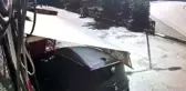 Emniyet kemerini takmaya çalışırken kaza yapan sürücü kamerada