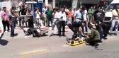 Hızını alamayan araç motosiklete böyle çarptı