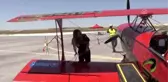 Kadın akrobasi pilotundan hava şehitleri anısına gösteri