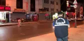 Kimliği belirsiz kişilerce otomobilden açılan ateş sonucu 2 kişi yaralandı