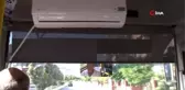 Şehir içi ulaşımında ev konforu...Araç kliması arıza yapan şoför ev klimasını midibüste çalıştırdı
