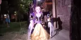 Sevgileriyle engellerini ve uzaklığı aştılar