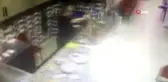 Sürekli çay istemesinden rahatsız oldu, çayın içine böyle tükürdü