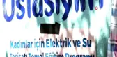 Kadınlar ingiliz anahtarı ve karga burunla tanıştı