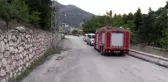 Uçuruma düşen otomobilden atlayarak kurtuldu