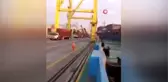 Konteyner Gemisi Limana Çarptı