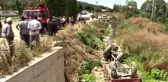 Traktör dereye devrildi: 3 yaralı