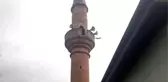 Hoparlör tamir eden imam minareden düştü
