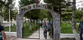 Hükümlüler şehitlikleri temizledi