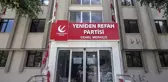 Boşaltılan Saadet Partisi binasına Yeniden Refah Partisi tabelası asıldı