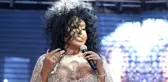 Diva Bülent Ersoy, oyuncu Cem Özer'in kucağına oturdu