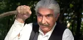 71 yaşındaki Erdal Özyağcılar rap söylediği videoyla şaşırttı