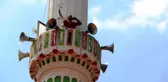 Akıllara durgunluk veren olay: Telefonla konuşabilmek için minareye çıkıyorlar