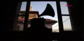 ANKARA GRAMOFON SESİ, MESLEĞİNİ DEĞİŞTİRTTİ