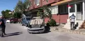 Kavşakta hafif ticari araç çaran otomobil takla attı: 1 yaralı