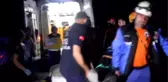 Yamaç paraşütlerini izleyen kişi kayalıklardan düştü
