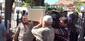 İZMİR Minik Melih, sünnet kıyafetinin pelerini ile son yolculuğuna uğurlandı