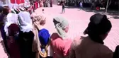 Böyle adet görülmedi...Damadın erkek kardeşini yumurta yağmuruna tuttular