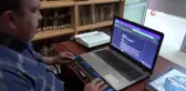 Görme engellilere yönelik bilgisayarlar üniversite kütüphanelerinde
