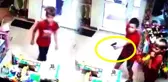 Rusya'da 2 çocuğun, silahla oyuncak dükkanını soymaya çalıştığı anlar kamerada