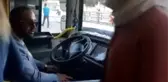 Şoförü gecikince yolcu otobüsünü kullanan belediye başkanını görenler şaşırdı