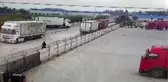 Adana'da çarpışan tır ve kamyon yandı
