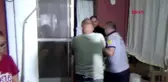 HATAY 10 gündür boynunda kavanoz parçasıyla gezen kedi kurtarıldı