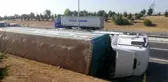 Selimpaşa TEM'de tır devrildi, yoğun trafik oluştu