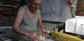 Oğlunun kendisine aldığı hediyeyi pahalı buldu, minyatür sanatçısı oldu