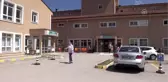 Sağlık çalışanlarıyla uzlaşmak için kamera karşısında özür diledi