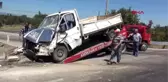 Yolcu midibüsüyle kamyonet çarpıştı 11 yaralı
