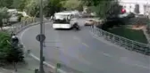İstanbul'da motosikletlinin ölümden döndüğü an kamerada