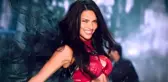 Güzel model Adriana Lima, sevgilisi Emir Uyar'ı öpmeye doyamadı