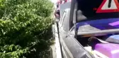 DÜZCE OTOMOBİL BARİYERLERE ÇARPTI 2 YARALI